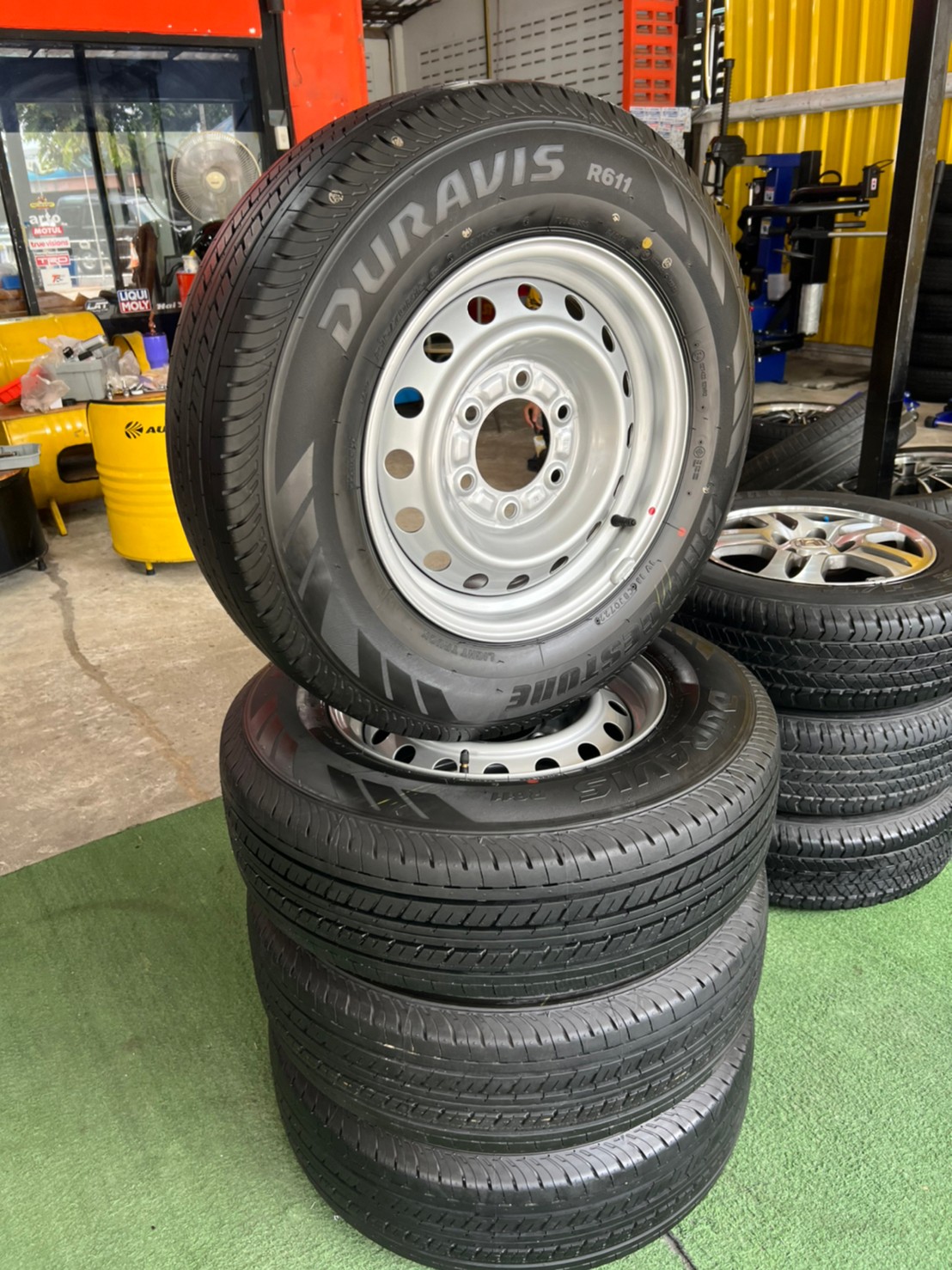ล้อกระทะ ขอบ15 5x114 พร้อมยาง Bridgestone R611 215/70R15 ยางปี22 ยางใหม่ล้อถอดจากป้ายแดง