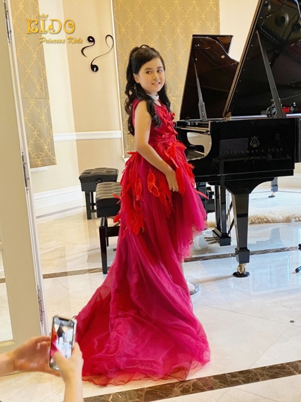 เช่าชุดเด็ก*มีหน้าร้านอยู่รัชดา ลองได้ เปลี่ยนได้ ถ่ายรูปเองจากสินค้าจริง*W17017 ชุดราตรีเด็กสีแดงสุดแรงด้านหลังเว้าลึกสุดใจ ชุดกระโปรงหน้าสั้นหลังยาว