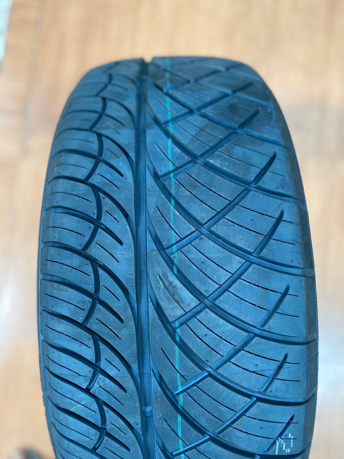 ยางลายซิ่ง Seven Tire 255/50R18 ยางลายนิตโต๊ะ ยางใหม่ปี2020 ยางนุ่มหนึบ