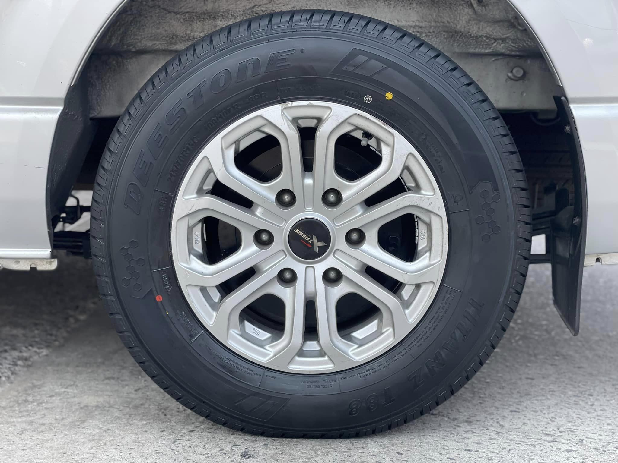 🚘 #TOYOTA_COMMUTER🛞ติดตั้งยางดีสโตน #DEESTONE_T88_215/70R15❗️❗️