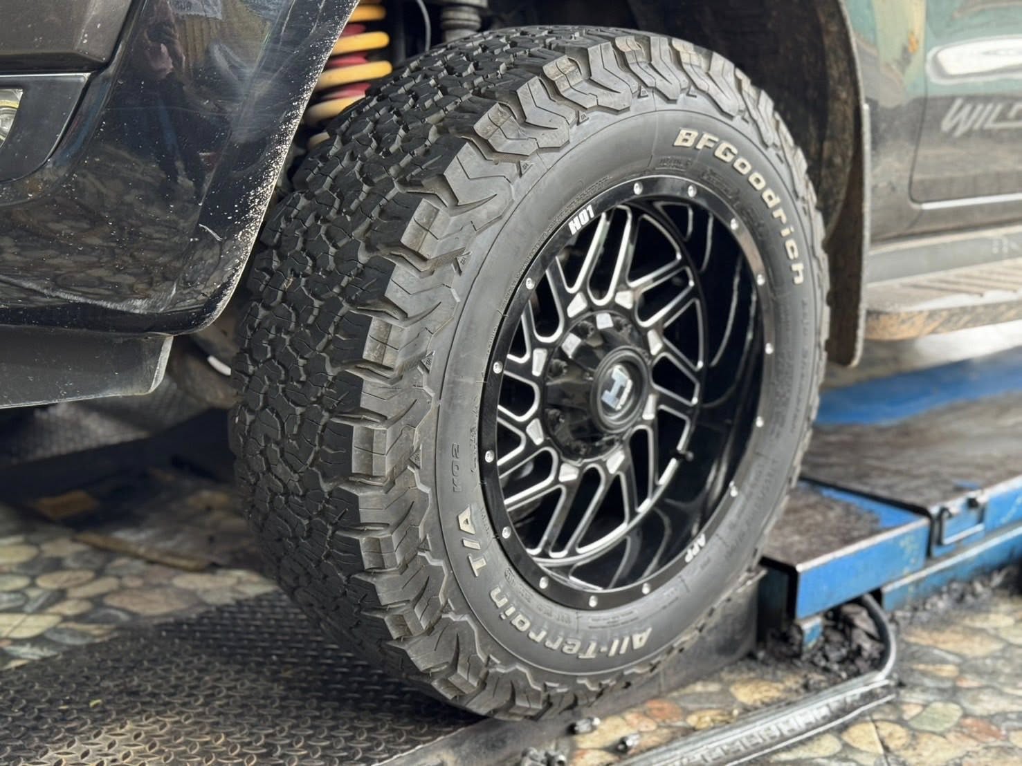 FORD_RANGER🚘เสริมหล่อ เป็นล้อสายลุย 🛞🐘#ล้อHAMMER H01 18X9 6X139.7 ET0 BKS