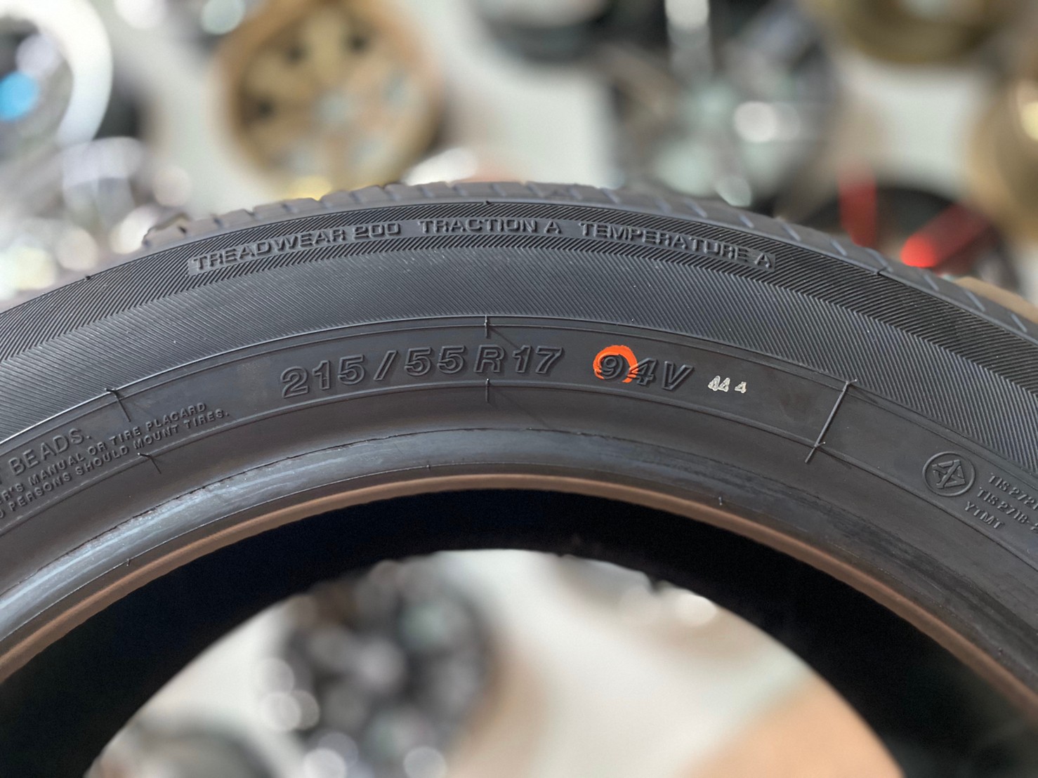 215/55R17 ยางใหม่ Yokohama BluEarth E70 ยางปี2020 ยางคุณภาพดี
