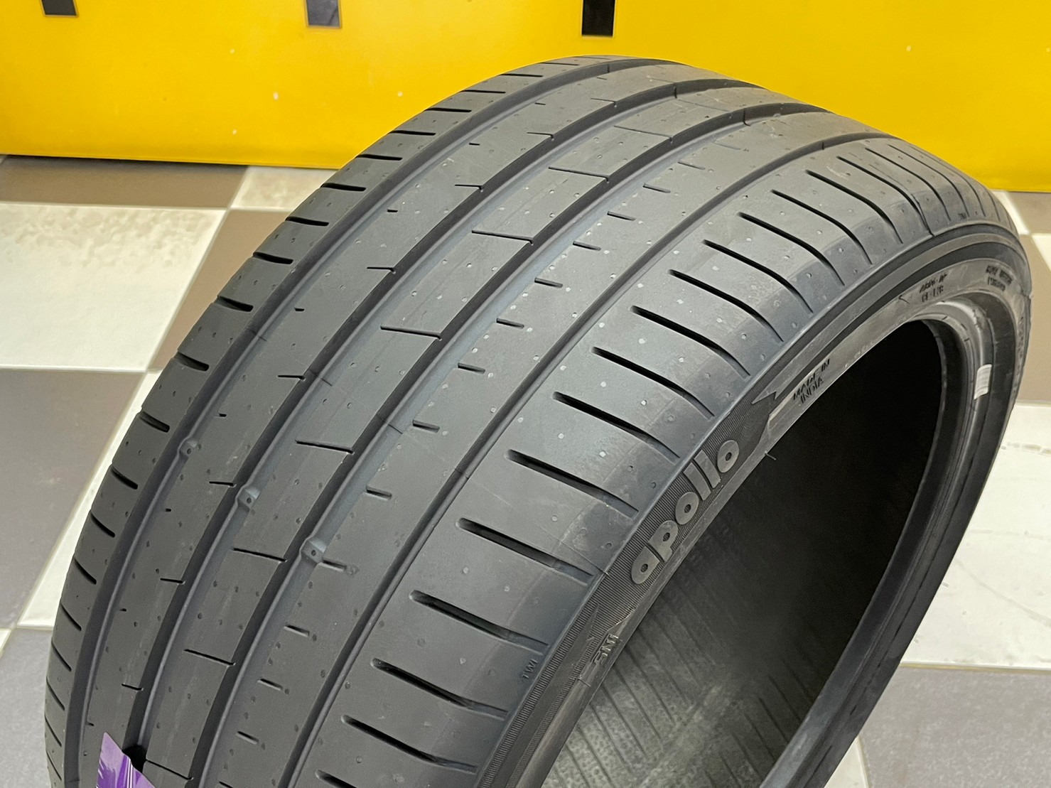 Apollo 245/35R19 Aspire4G ยางใหม่ปี2023