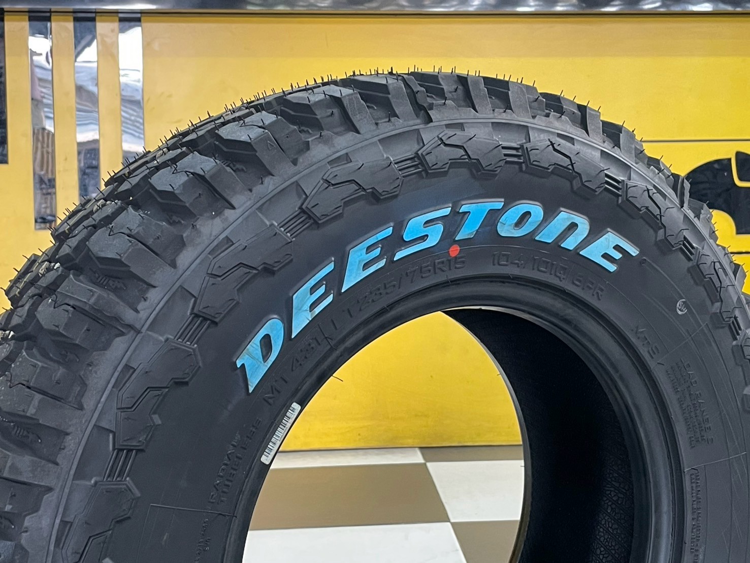 ยางใหม่ดีสโตน 235/75R15 Deestone Power Cruz รุ่น MUD TERRAIN - MT431 (แก้มขาว) ยางใหม่ปี2025