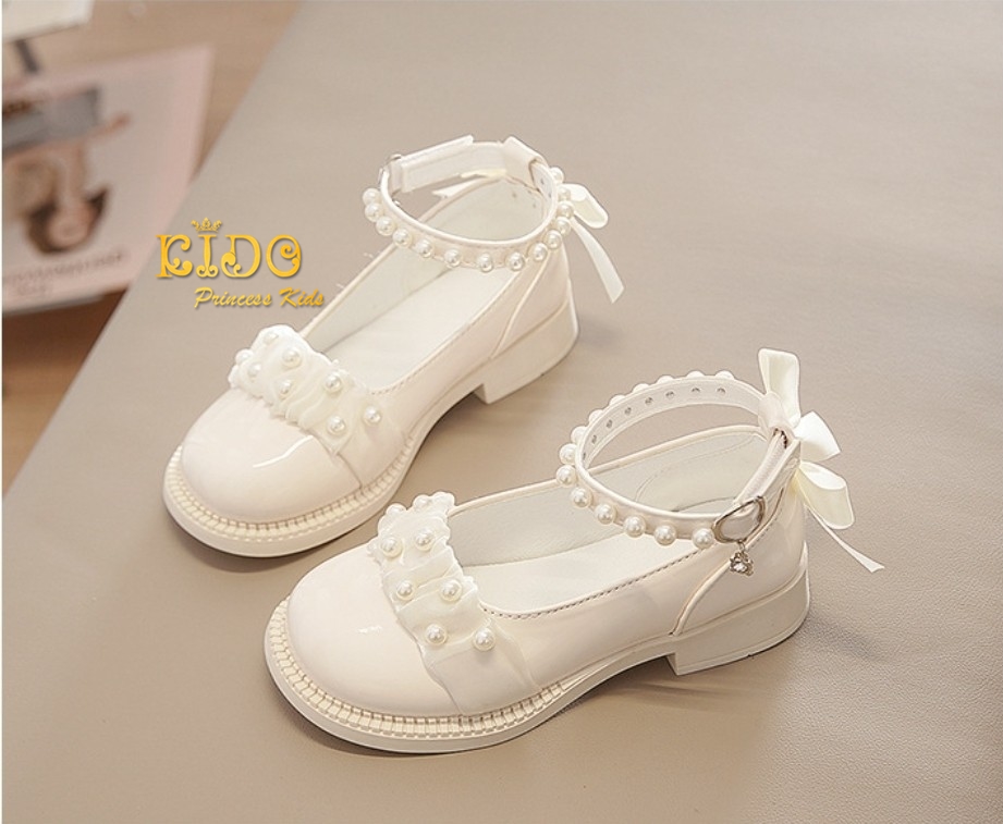 รองเท้าเด็ก(หน้าร้านอยู่รัชดา ลองได้)H168 สีขาวคัทชู รัดข้อเท้าแต่งมุก สวยหรู