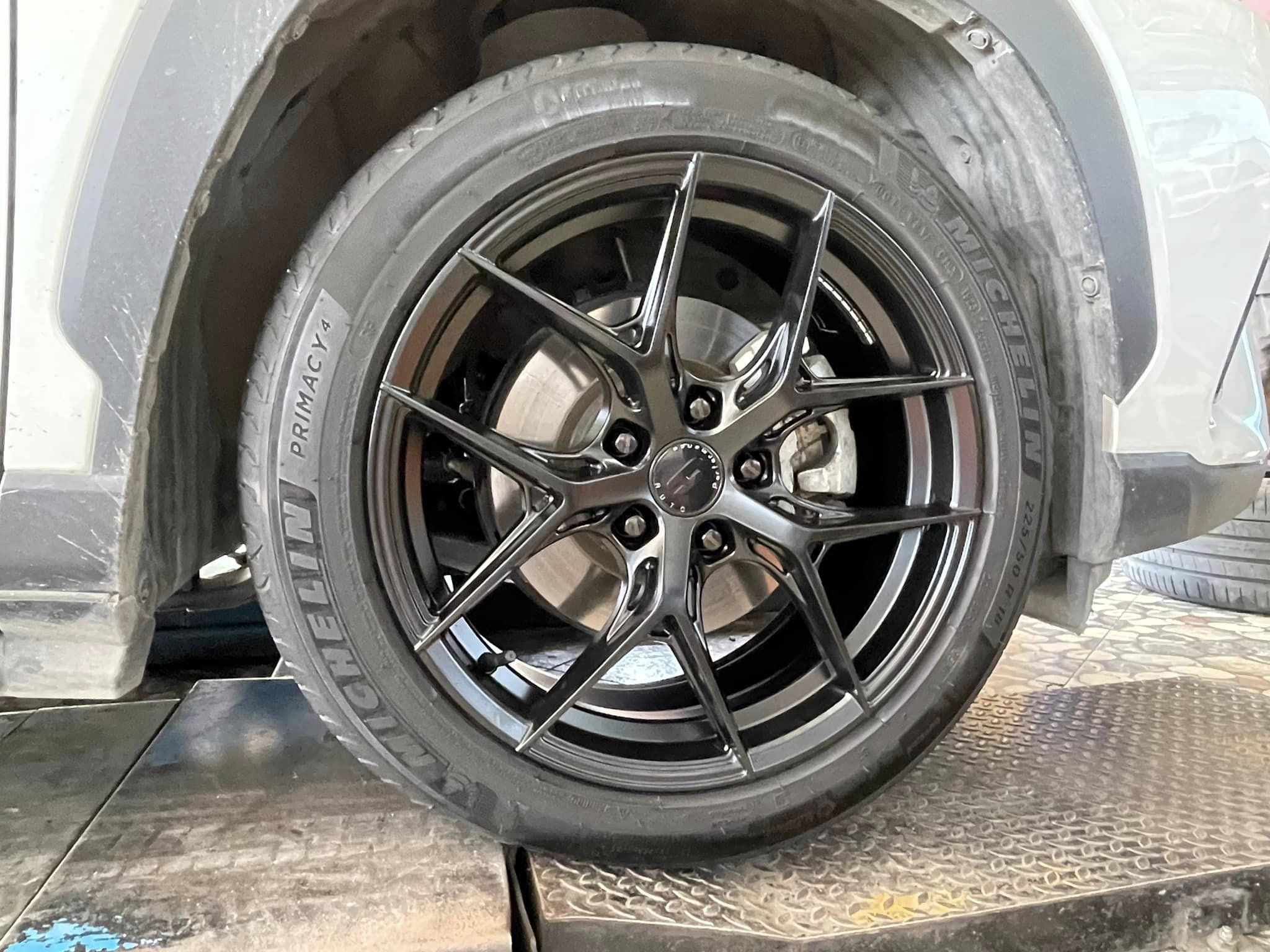 #TOYOTA_CROSS เลือกติดตั้ง ล้อแม็กใหม่ขอบ18 #TORQ #APP #Model VL2 BY #LENSO 18x8 ET35 5x114.3 สีดำ