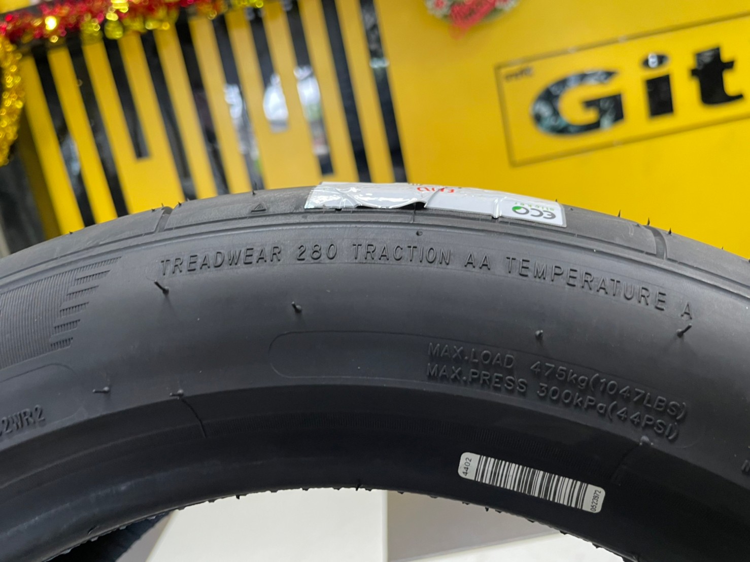 #ยางคินโต๊ะ #KINTO FORZA 001 Treadwear 280 195/50R16 ยางใหม่ปี2022 2เส้น ยางปี2023 2เส้น ลดราคาพิเศษ เพียงชุดละ5600บาท (สินค้ามีจำนวนจำกัด)