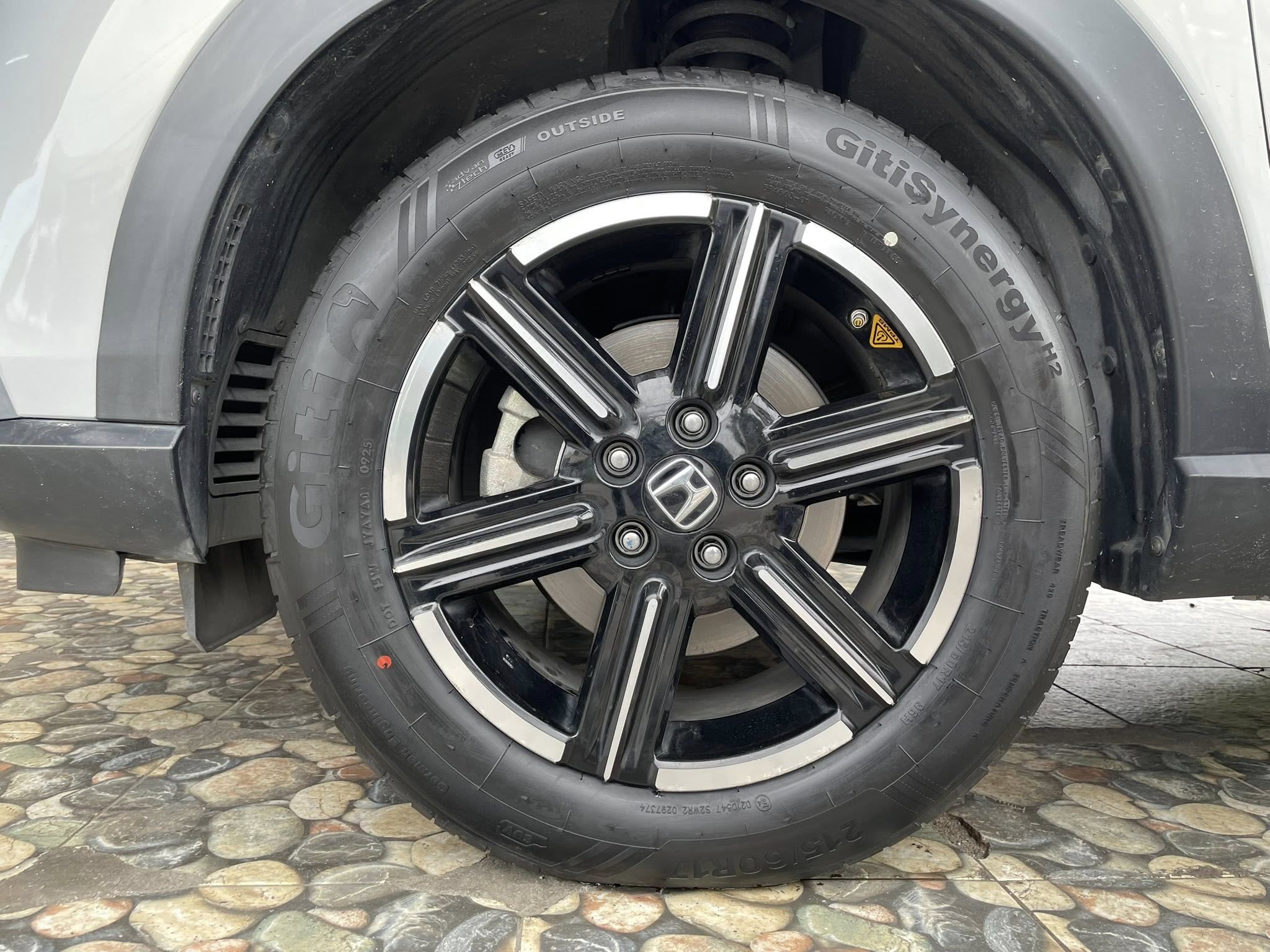 HONDA_HRV🚘❤️💫 🛞🐘#GITI_SynergyH2_215/60R17