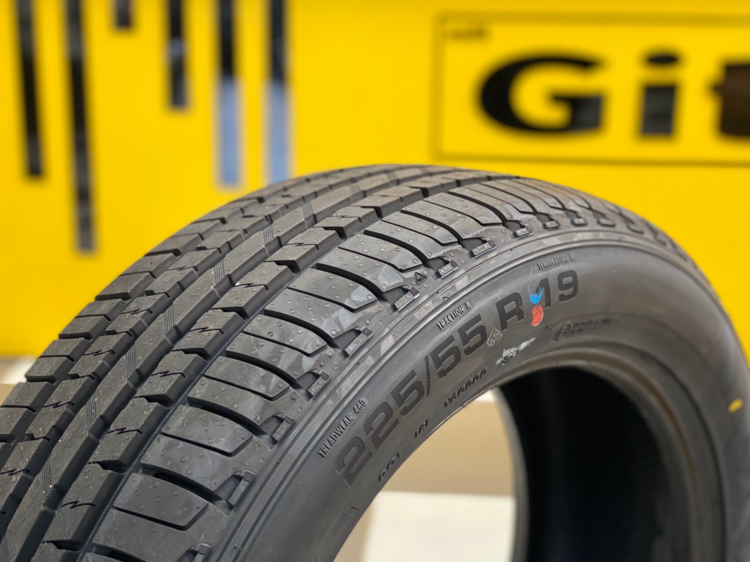 ยางใหม่ ApolloApterra HT2 225/55R19 ยางใหม่ปี2021
