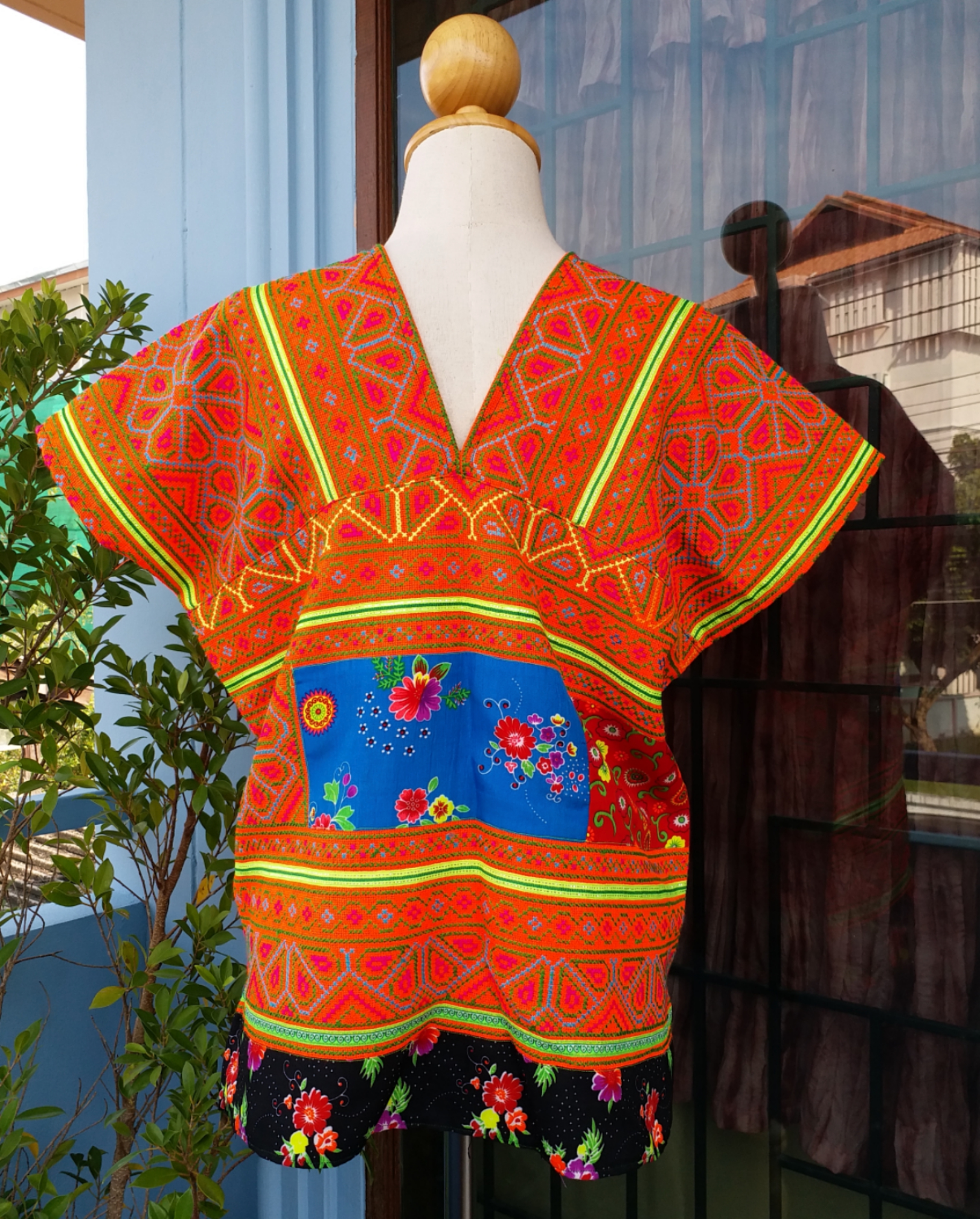 เสื้อ ปักมือ ลายดอกไม้ โทนชมพู-ส้ม