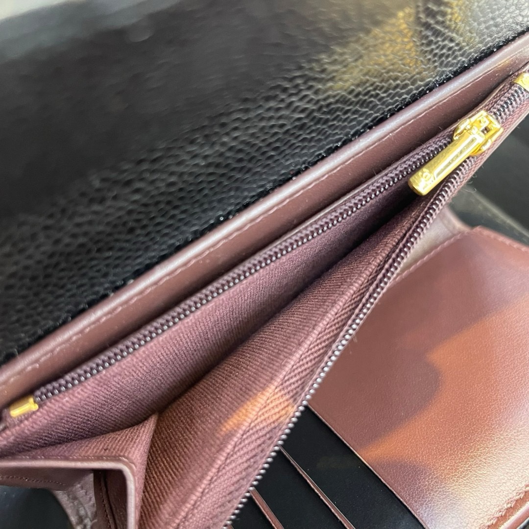 กระเป๋าสตางค์Chanel Wallet Medium Cavair