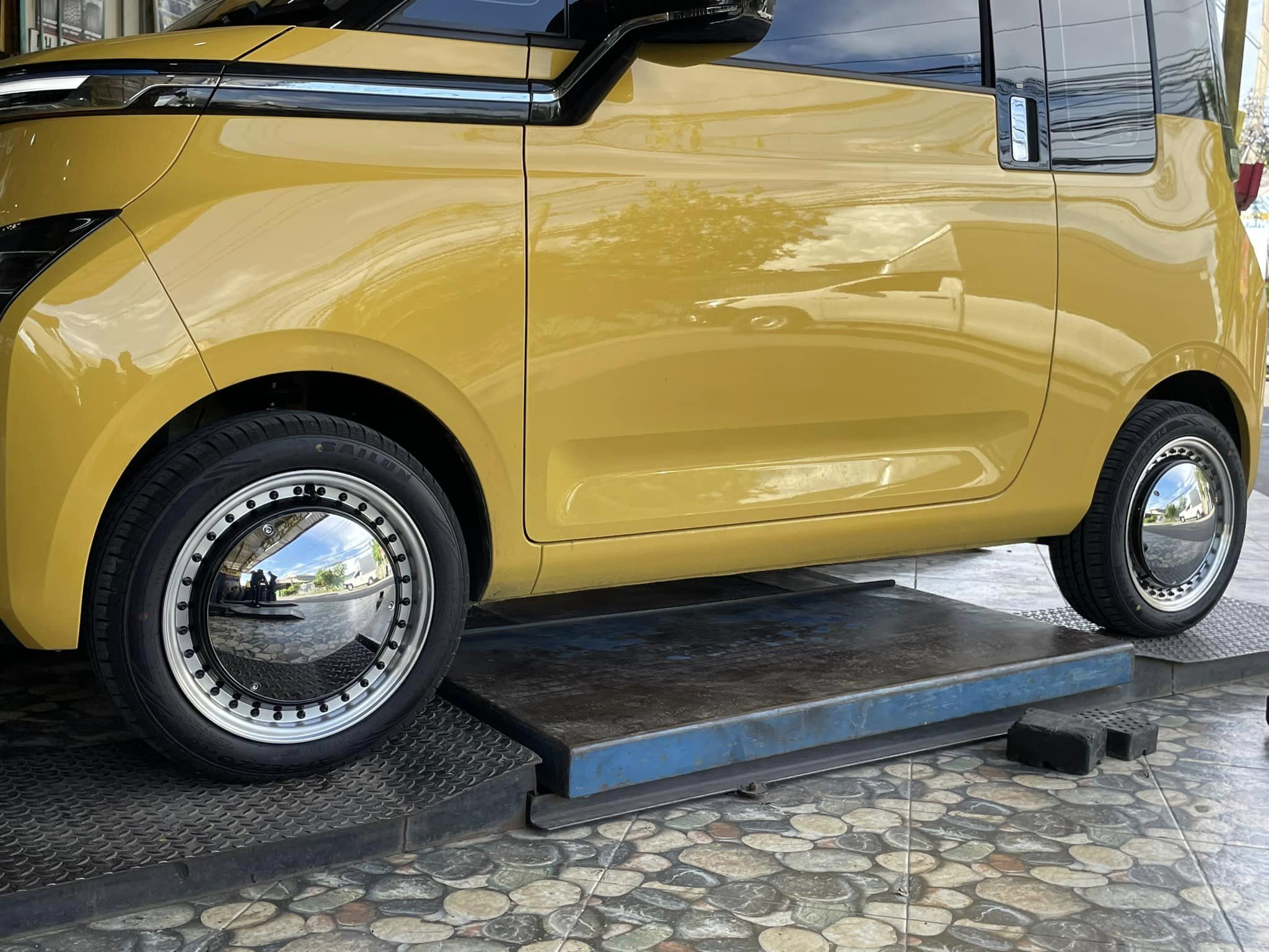 #Wuling เปลี่ยนยาง ล้อแม็กซ์ใหม่ RET Rew024 สีขอบเงาหมุดดำ สเปค 5.5-14นิ้ว 4รู100/114 Offset35