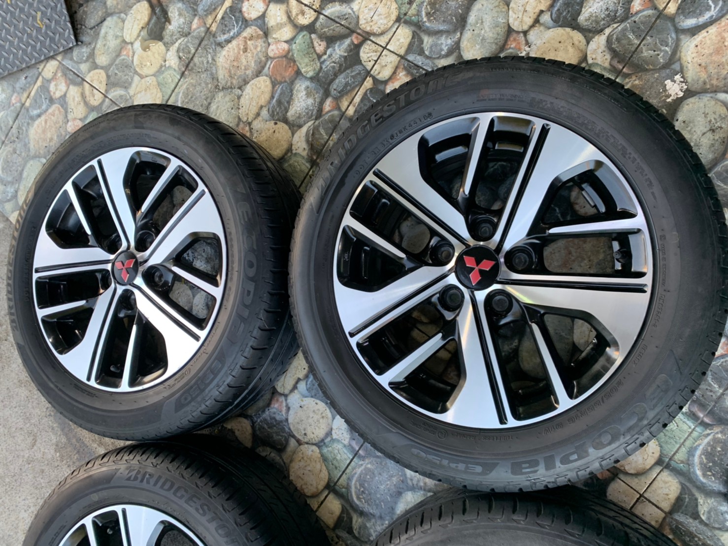 ล้อแม็กขอบ16 Mitsubishi Xpander 5รู114 พร้อมยาง Bridgestone พร้อมติดตั้งฟรี