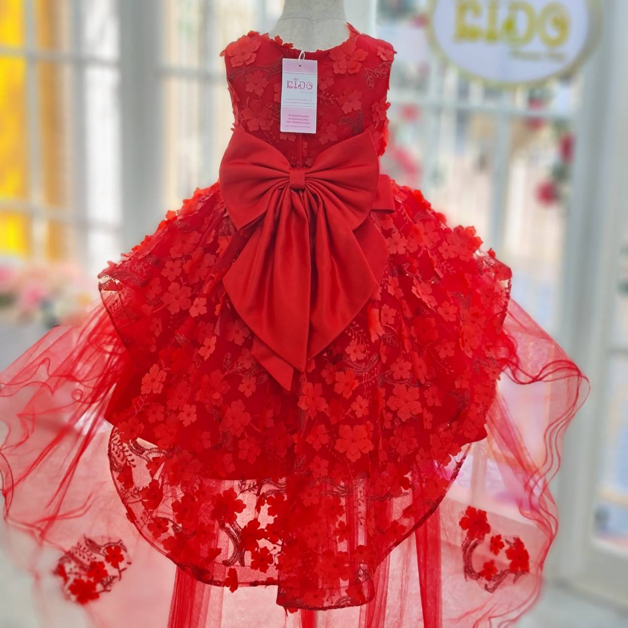 ชุดออกงานเด็ก(หน้าร้านอยู่รัชดา ลองได้ถ่ายรูปจากชุดจริง)E041สีแดง ตกแต่งด้วยดอกไม้ทั้งตัว กระโปรงหน้าสั้นหลังยาว