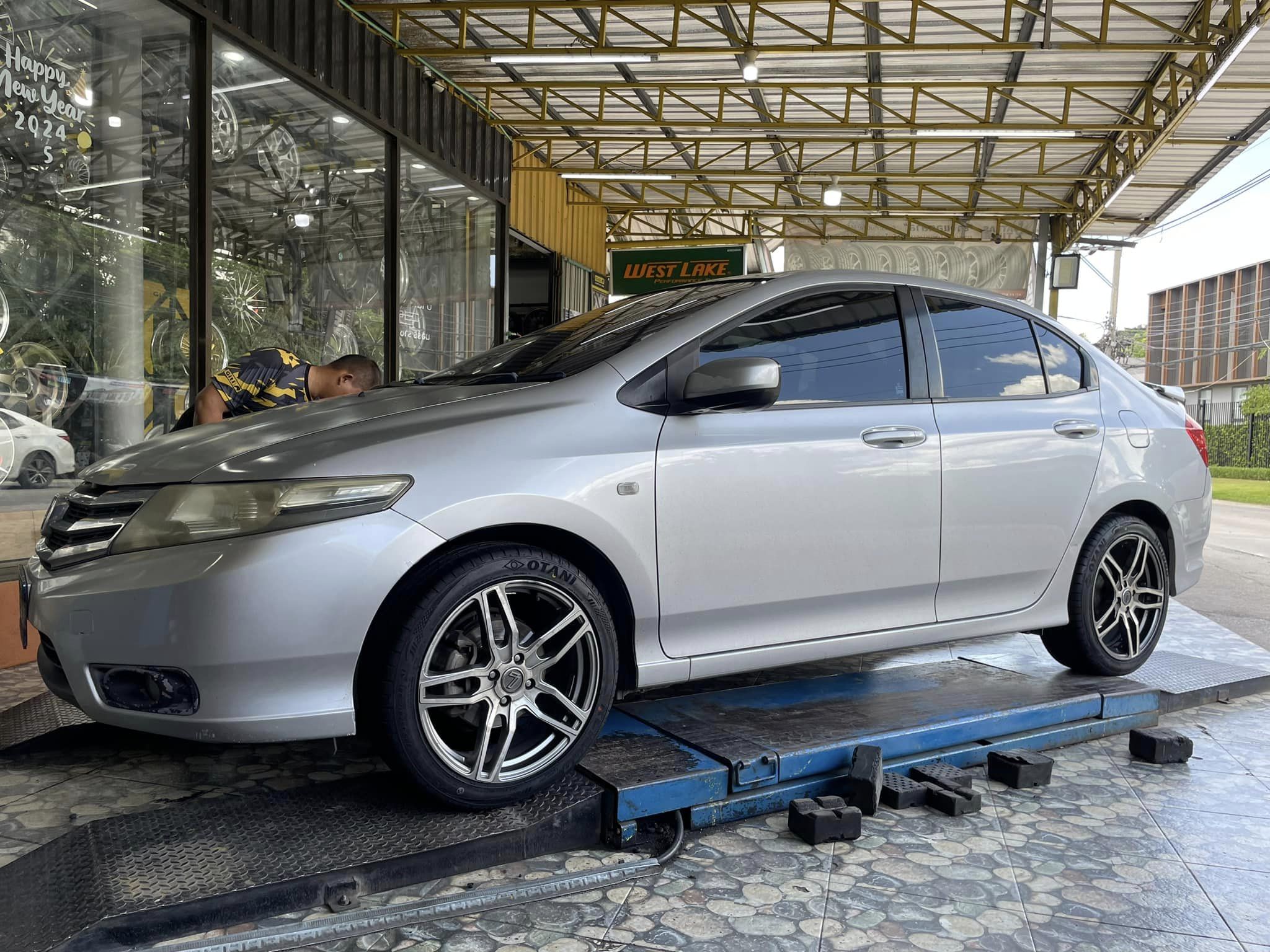 🚘 #HONDA_CITY #OTANI #KC1000 205/45R17