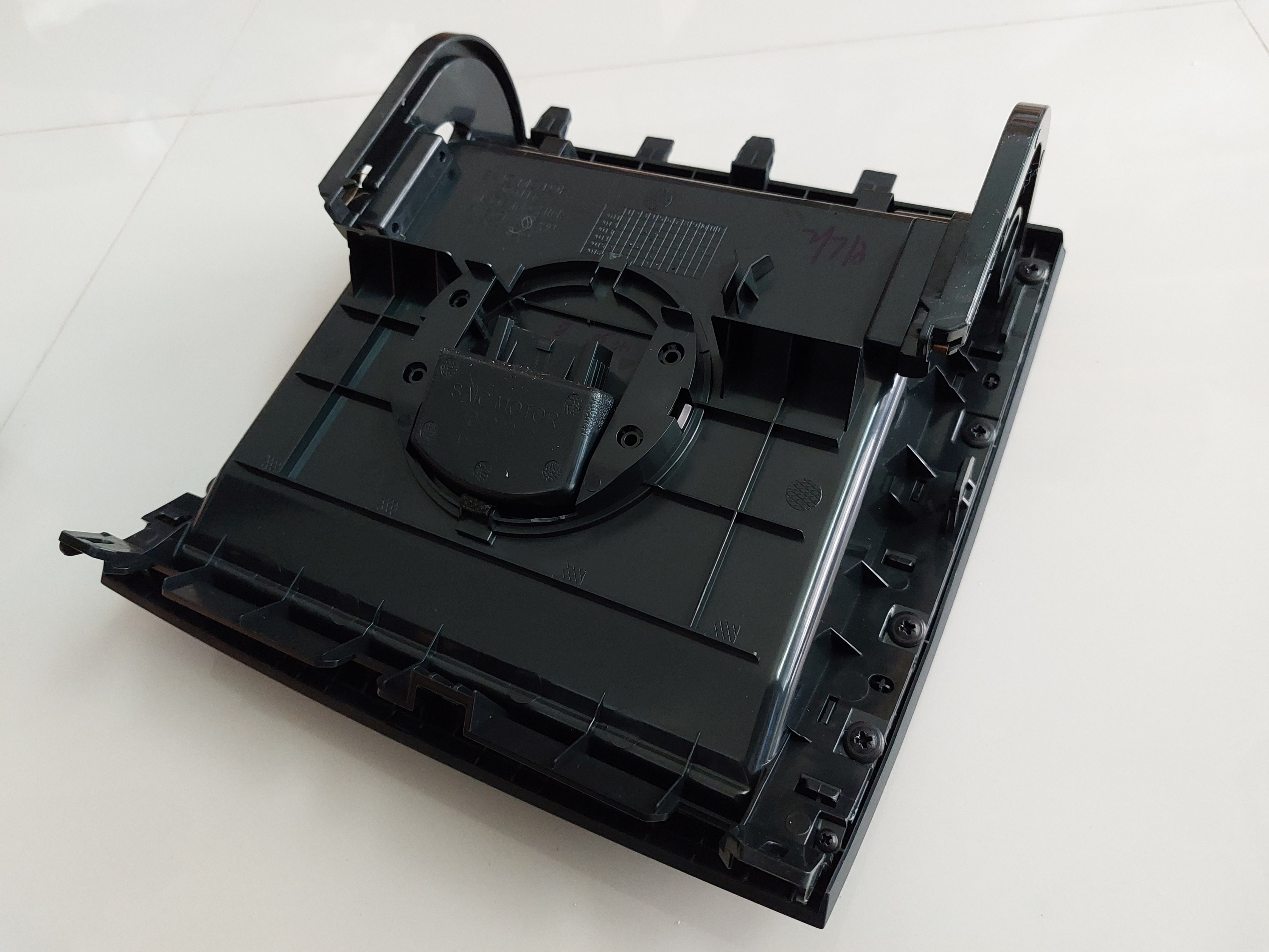 เก๊ะเก็บของตรงกลาง MG3