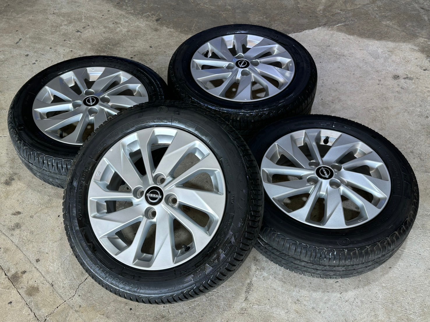 ล้อแม็กซ์ถอดป้ายแดง NISSAN ALMERA 2024 พร้อมยาง Goodyear 175/65R15