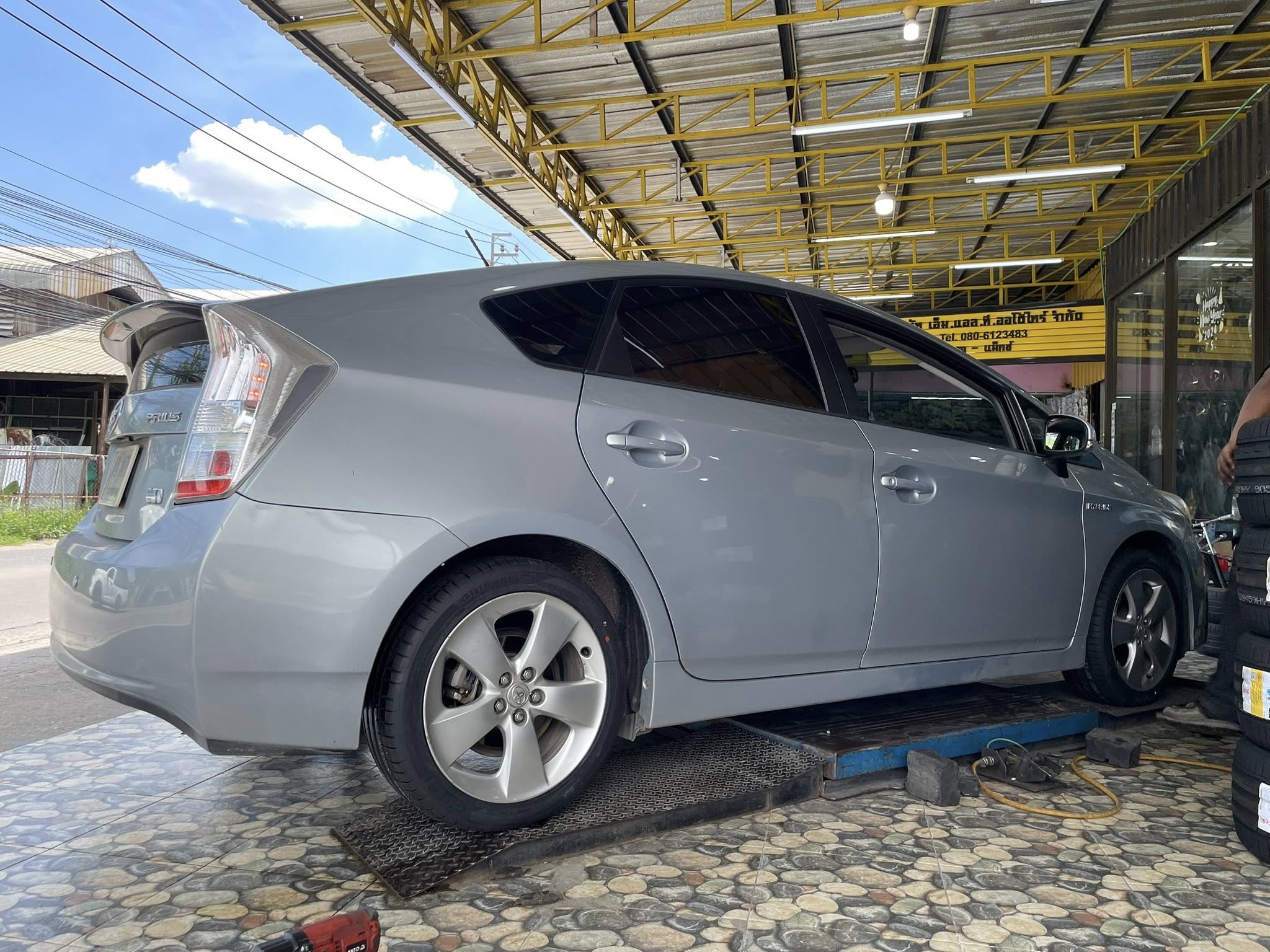 TOYOTA_PRIUS 🚘เปลี่ยนยาง 🛞🐘#GITI_SportS2_215/45R17