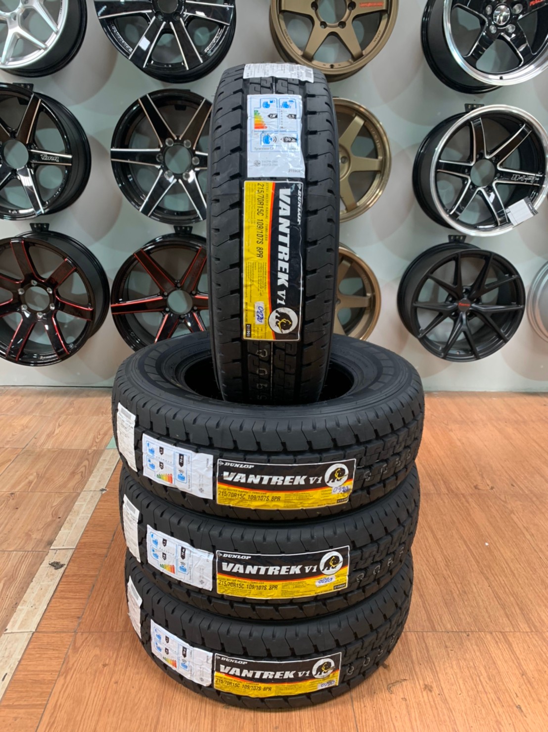 ยางใหม่ปี2020 Dunlop Vantrak v1 215/70R15 ยางกระบะบรรทุกคุณภาพดี