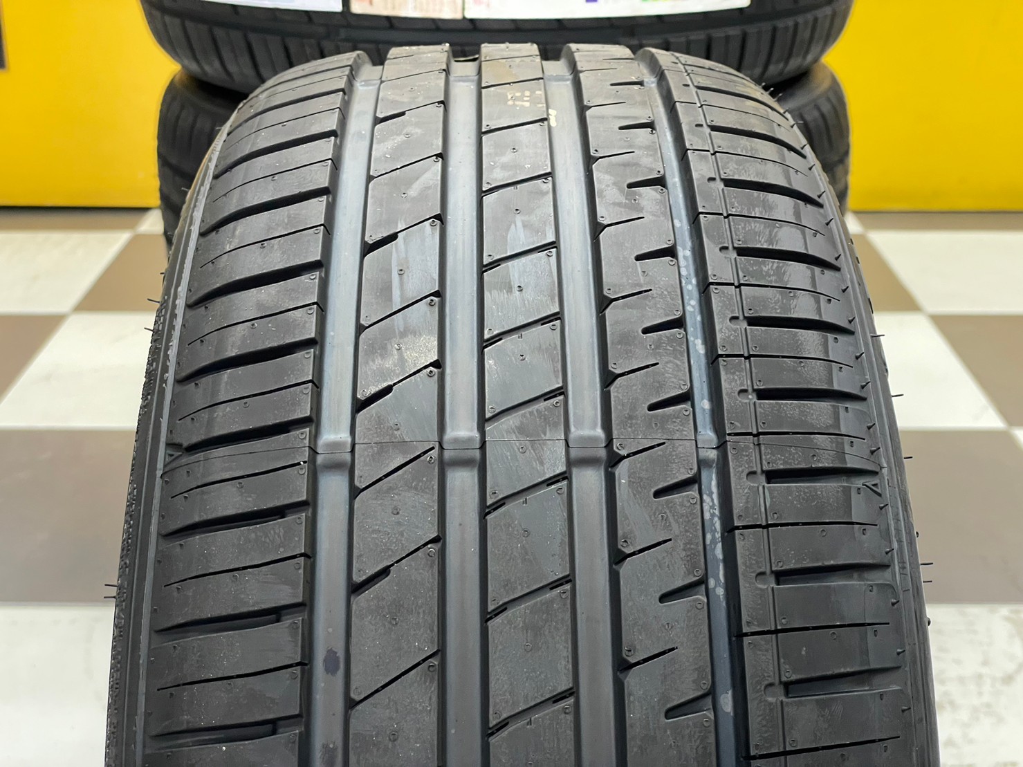 ยางใหม่FIRENZA ST01A 225/40R18 ยางใหม่ปี2023 (4 เส้น)🔥🔥PROMOTION🔥🔥