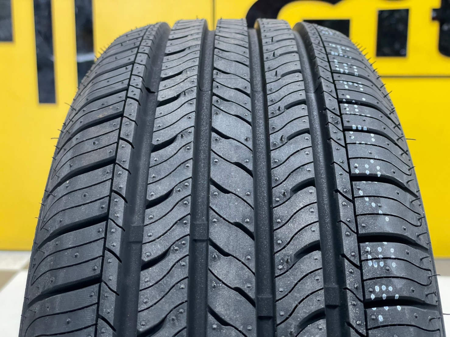 195/60R15 BLACKHAWK ยางใหม่รับประกัน100วันดคลมฟรีทุกกรณี จัดส่งฟรี ติดตั้งฟรี ยางใหม่ปี2022