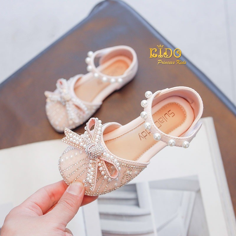 รองเท้าเด็ก*มีหน้าร้านอยู่รัชดา ลองได้ เปลี่ยนได้ *H078 สีครีม ติดเพชรประดับมุกแต่งโบว์ใหญ่ รัดข้อเท้าติดมุก เปิดข้าง หวานๆน่ารัก ใส่สวย