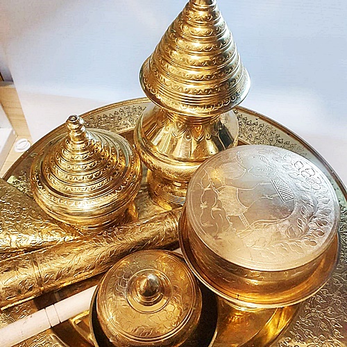 เชี่ยนหมากทองเหลืองทรงโบราณ 14 นิ้ว ตอกลายกลีบบัวหลวง มาพร้อมกระโถนบ้วนหมาก 6 นิ้วครึ่ง Premium & Luxury