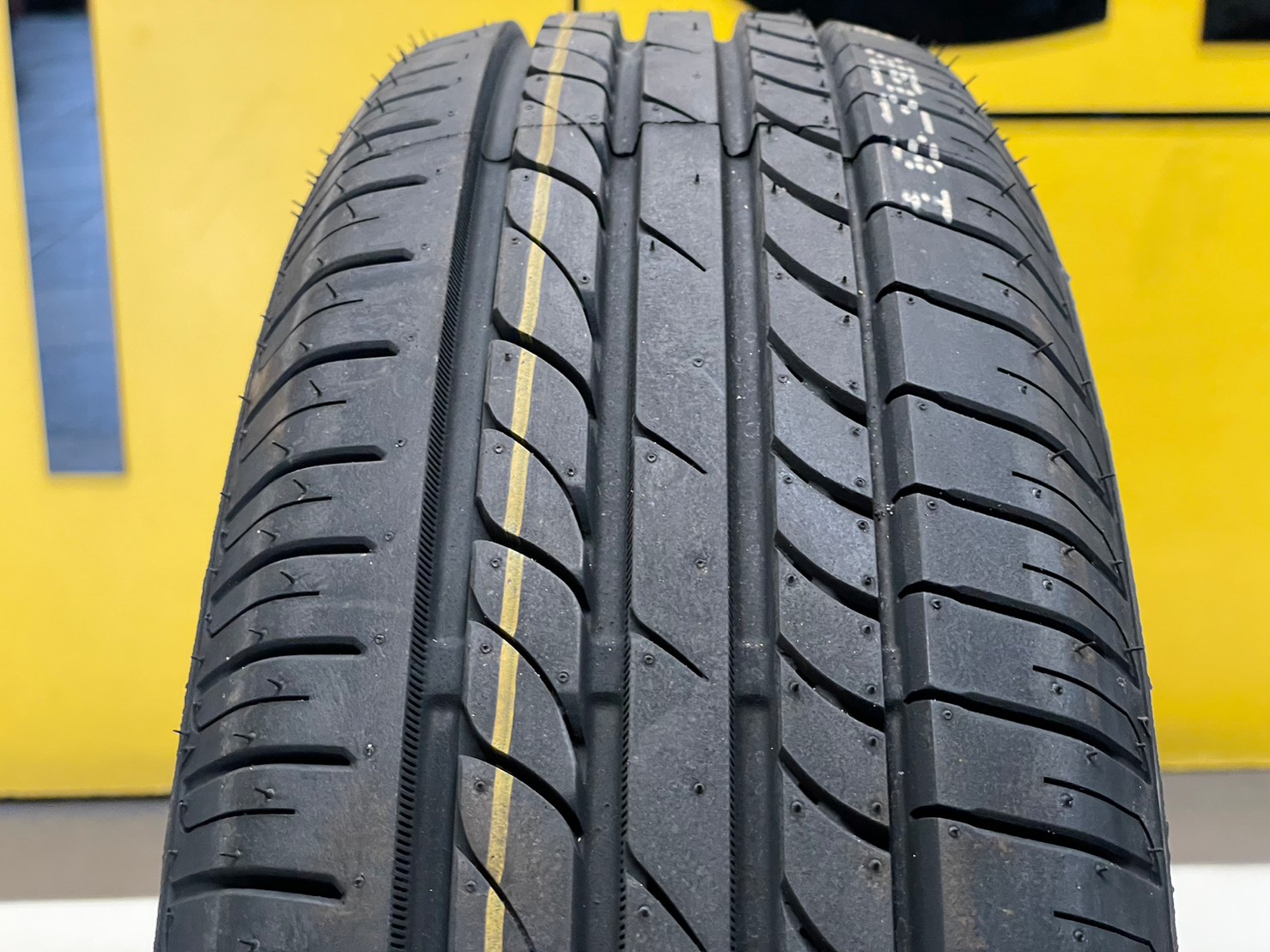 ยาง OTANI EK1000 ขนาด 175/70R14 ยางปี23 1เส้น ยางปี22 2เส้น (3เส้น) ราคา2700บาท พร้อมติดตั้งฟรี