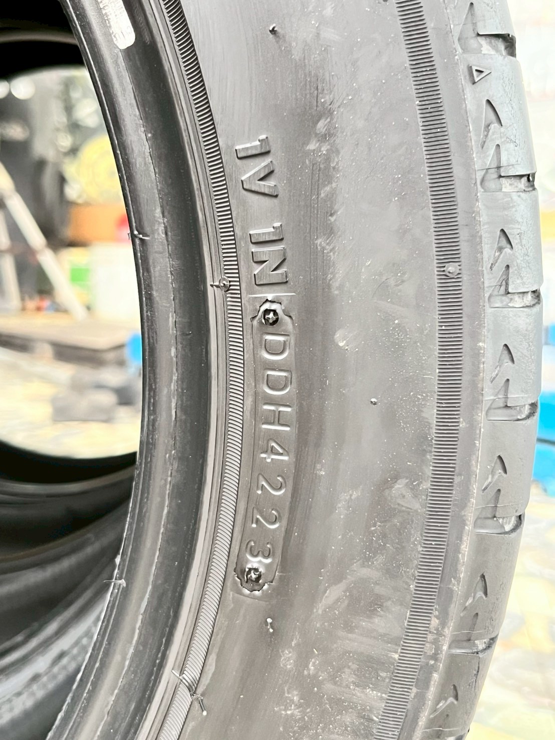 ยางมือสองBRIDGESTONE Alenza001 225/50R18 ยางปี23 สภาพสวยพร้อมใช้งาน