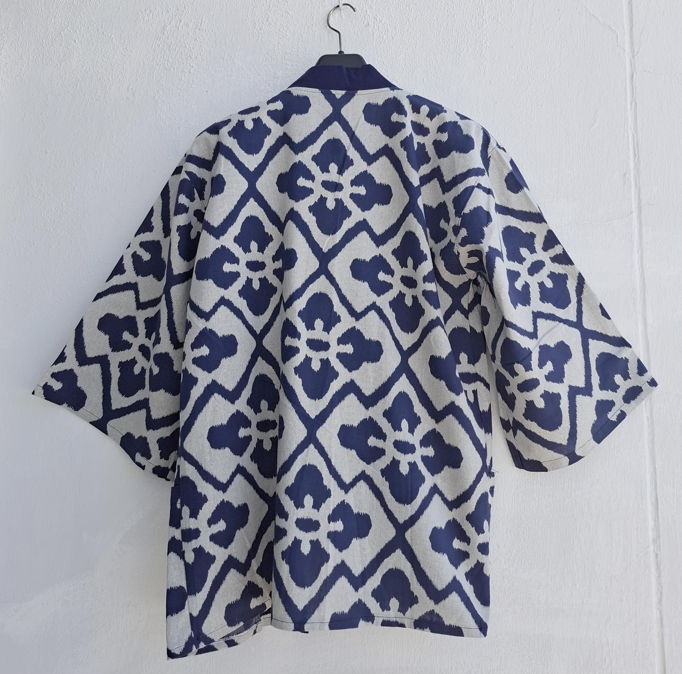 เสื้อคลุมยูกะตะ ผ้าฝ้ายกัดลาย ลายบัว