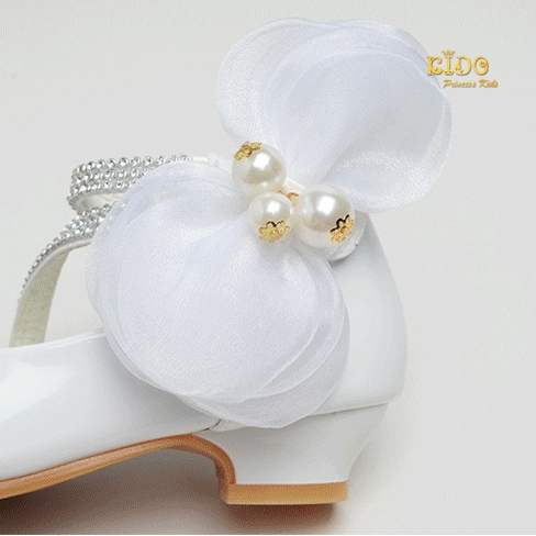 รองเท้าเด็ก*มีหน้าร้านอยู่รัชดา ลองได้ เปลี่ยนได้ *H064สีขาว หนังแก้ว มีดอกไม้พร้อมมุกประดับตรงข้อเท้า สวยน่ารักมากคะ