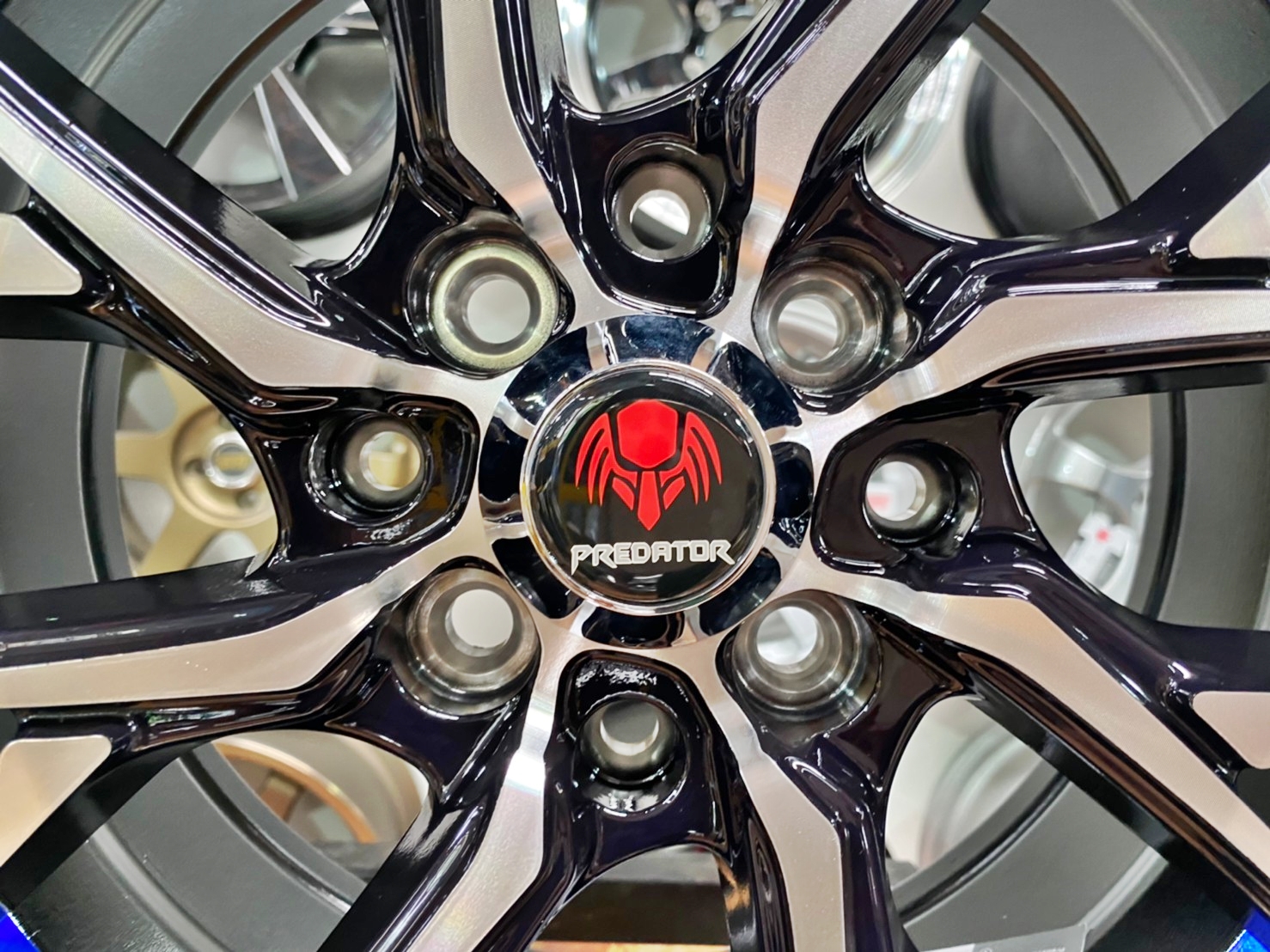 ล้อแม็กซ์ PREDATOR PD-17 ขนาด 15x7 ออฟเซ็ต ET35 สีดำหน้าเงาอันเดอร์คัตฟ้า (XP-FPB/U-Blue)