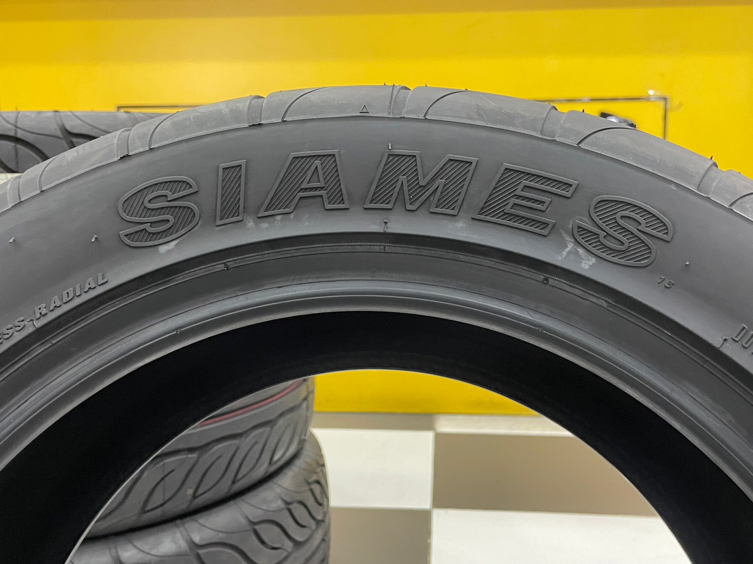 SIAMES 195/55R15 RD08 ยางใหม่ปี 2021 (ยางไทย รับประกัน 1 ปี) ยางซิ่ง ลายเทพ นุ่มหนึบ (4เส้น)