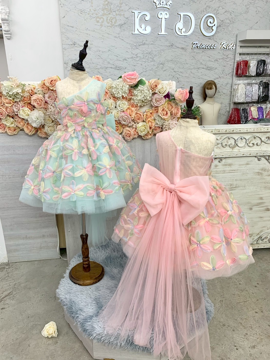 ชุดราตรีเด็ก(หน้าร้านอยู่รัชดา ลองได้ถ่ายรูปเองจากชุดจริง)W19129 สีชมพู กระโปรงสั้น แขนสั้น ดอกไม้น่ารักๆติดรอบชุด