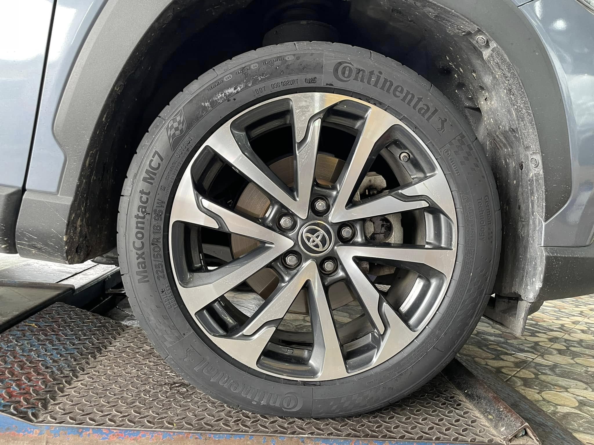 🛞❤️ #TOYOTA_CorollaCross 🚘เปลี่ยนยาง 🐘#Continental #MaxContactMC7 225/50R18