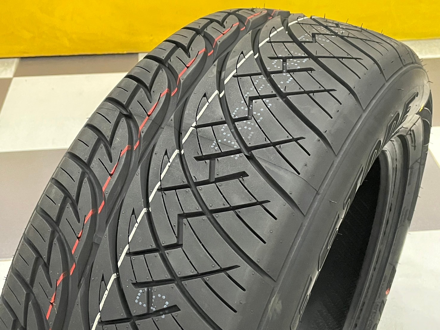 ยางใหม่ DEESTONE STROMZ RS 255/55R18 ยางใหม่ปี2025 ยางตัวหนังสือสีดำ ยางไทยนุ่มหนึบ คุณภาพดี