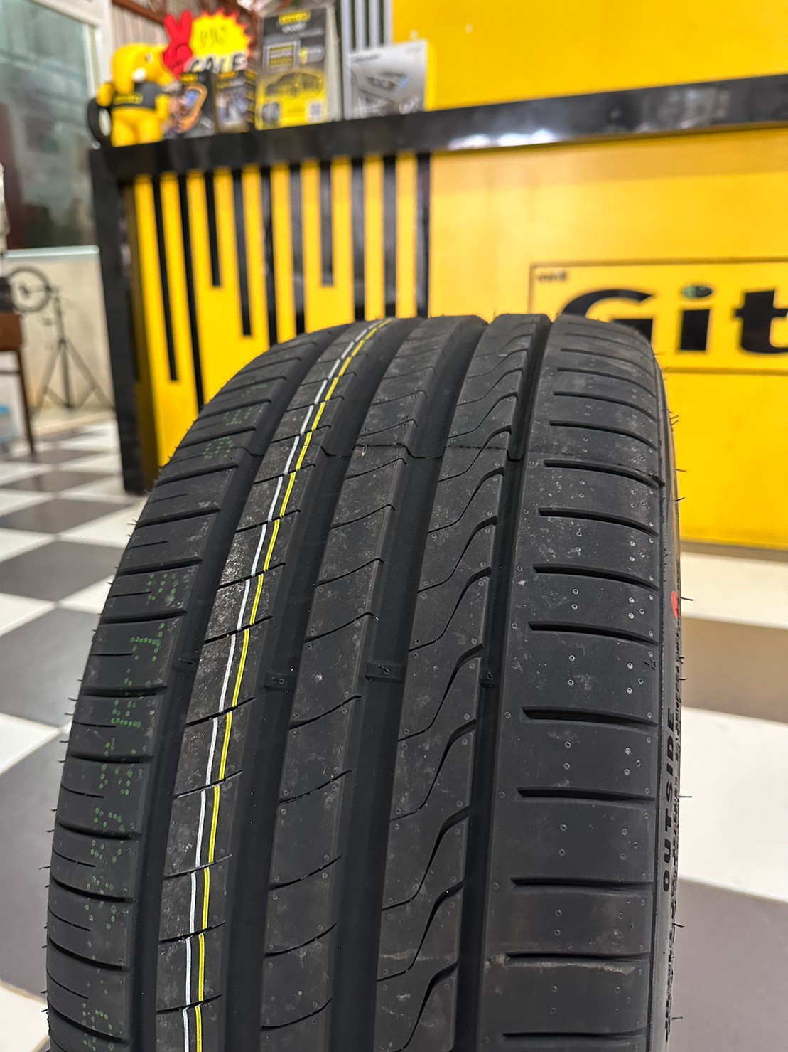 ยาง MINERVA F205 255/35R19 ยางใหม่ปี2023 ยางสปอร์ตคุณภาพดี สมรรถนะการขับขี่สูงนุ่มเงียบ