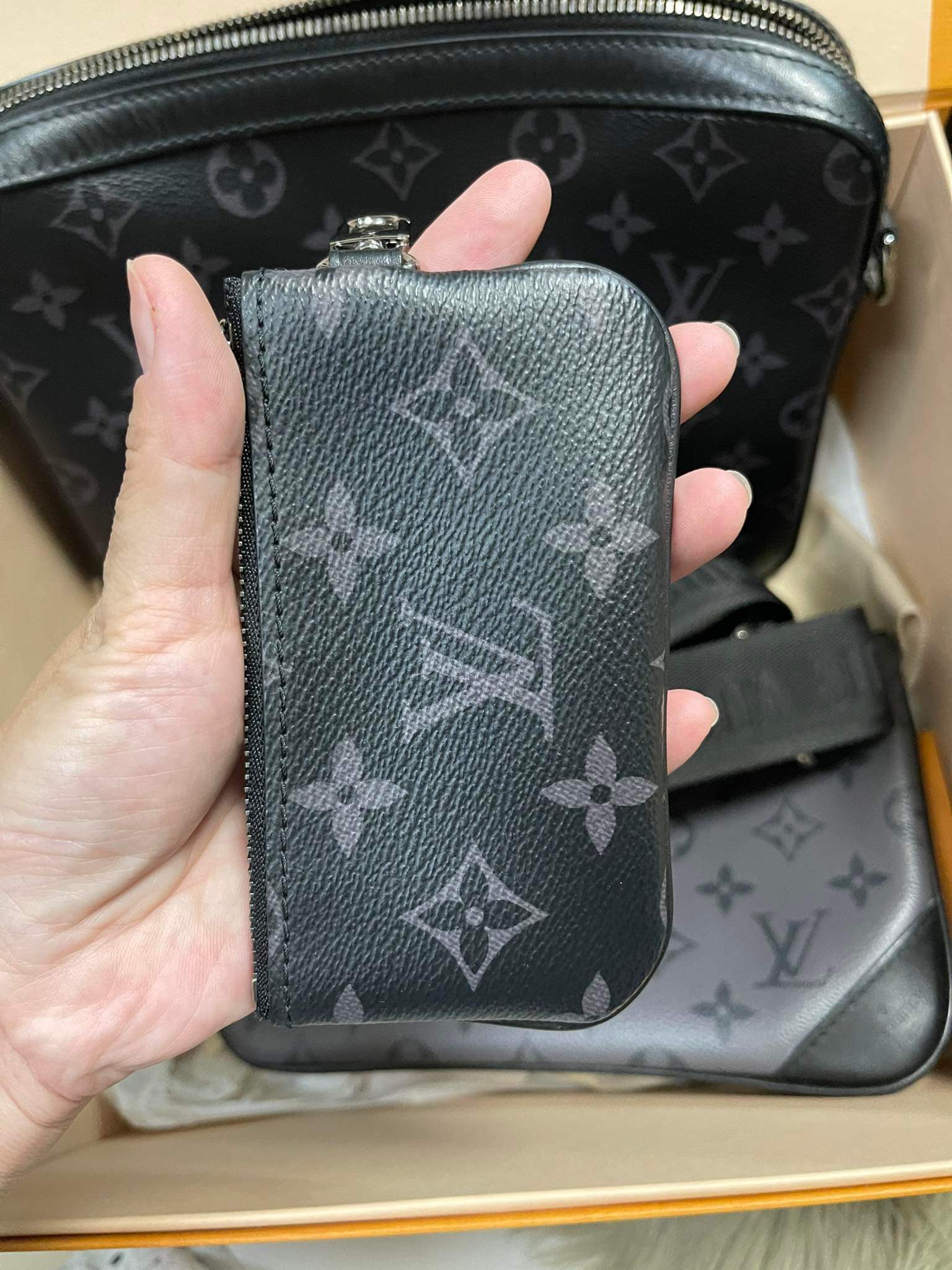 lv trio messenger bag มือสอง