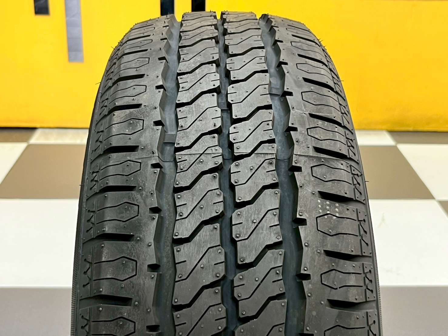 ยาง KRIN LT ขนาด 215/70R15 ยางใหม่ปี2025