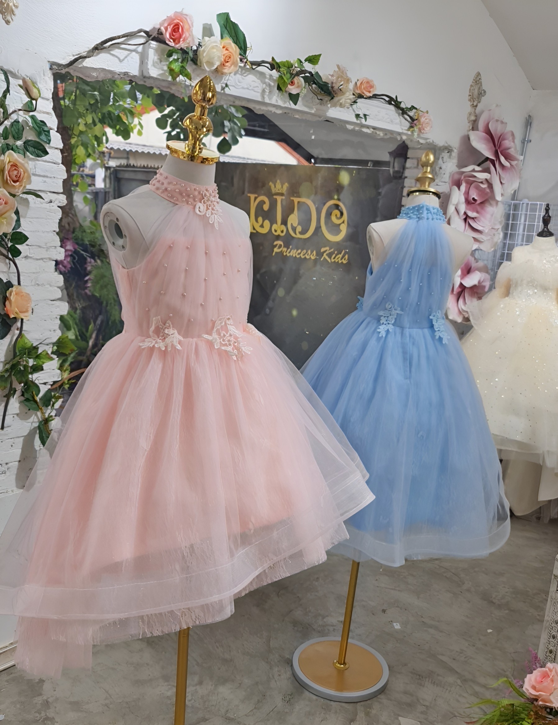 sชุดราตรีเด็ก(หน้าร้านอยู่รัชดา ลองได้ถ่ายรูปจากชุดจริง)W18615สีชมพู สีฟ้า คอติด แขนสั้น หน้าสั้นหลังยาว