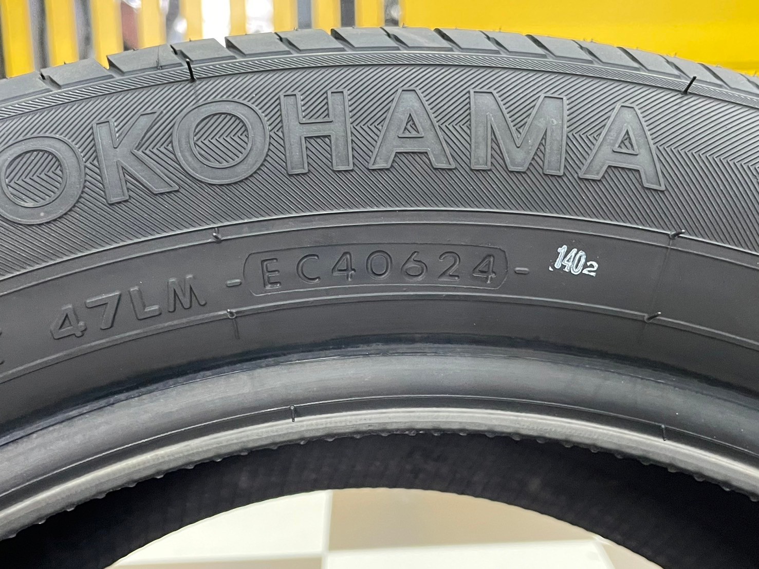 Yokohama BluEarth E70 215/55R17 ยางใหม่ปี2024