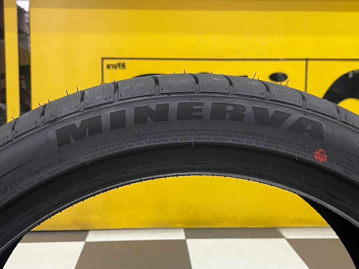 ยาง MINERVA F205 225/40R19 ยางสปอร์ตคุณภาพดี สมรรถนะการขับขี่สูงนุ่มเงียบ ยางใหม่2024