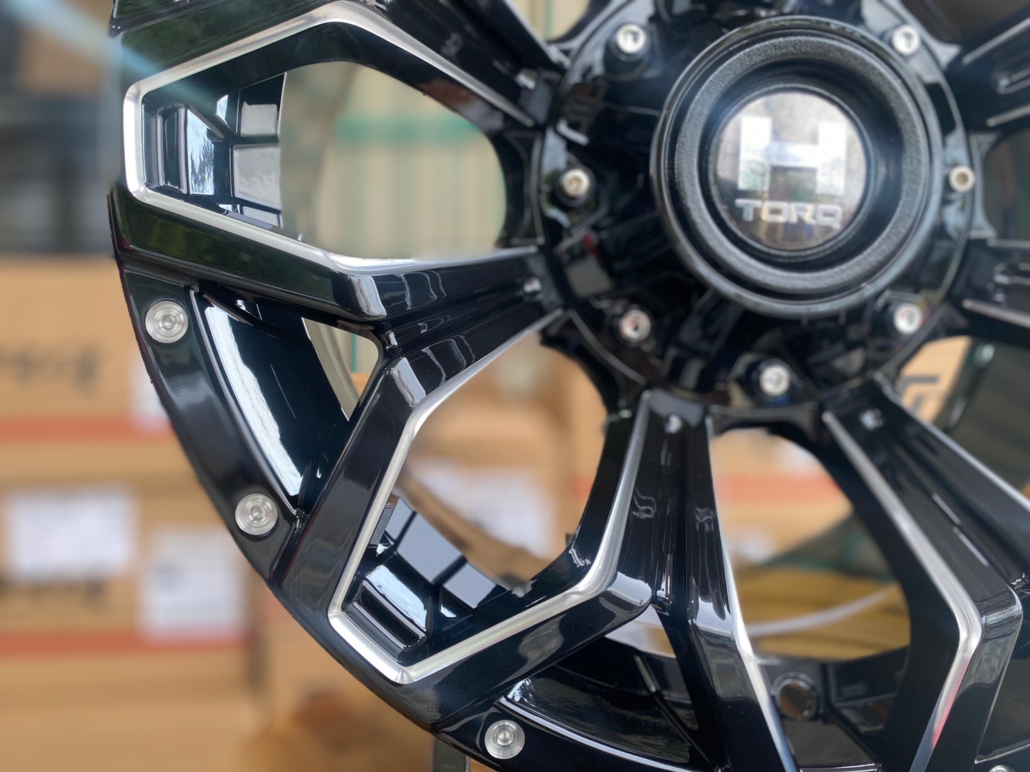 ล้อแม็กลายออฟโรดขอบ16 HAMMER HM8 6รู139 สีดำ กว้าง8.5 ออฟ0