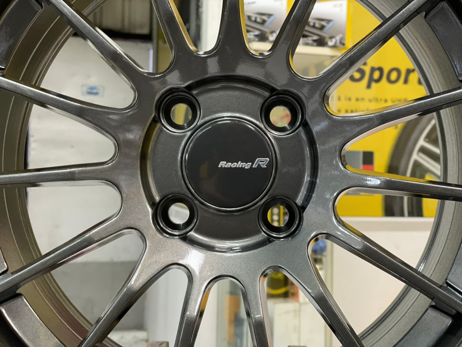 ล้อแม็กซ์ใหม่ขอบ15 RS05RR สีเทากันหน้าเงา กว้าง7ออฟ35 4รู100 SSW