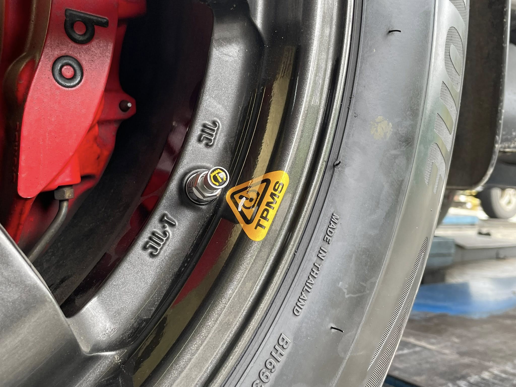 อุปกรณ์ TPMS Steelmate MT15 เป็นระบบตรวจวัดแรงดันลมยางแบบไร้สาย