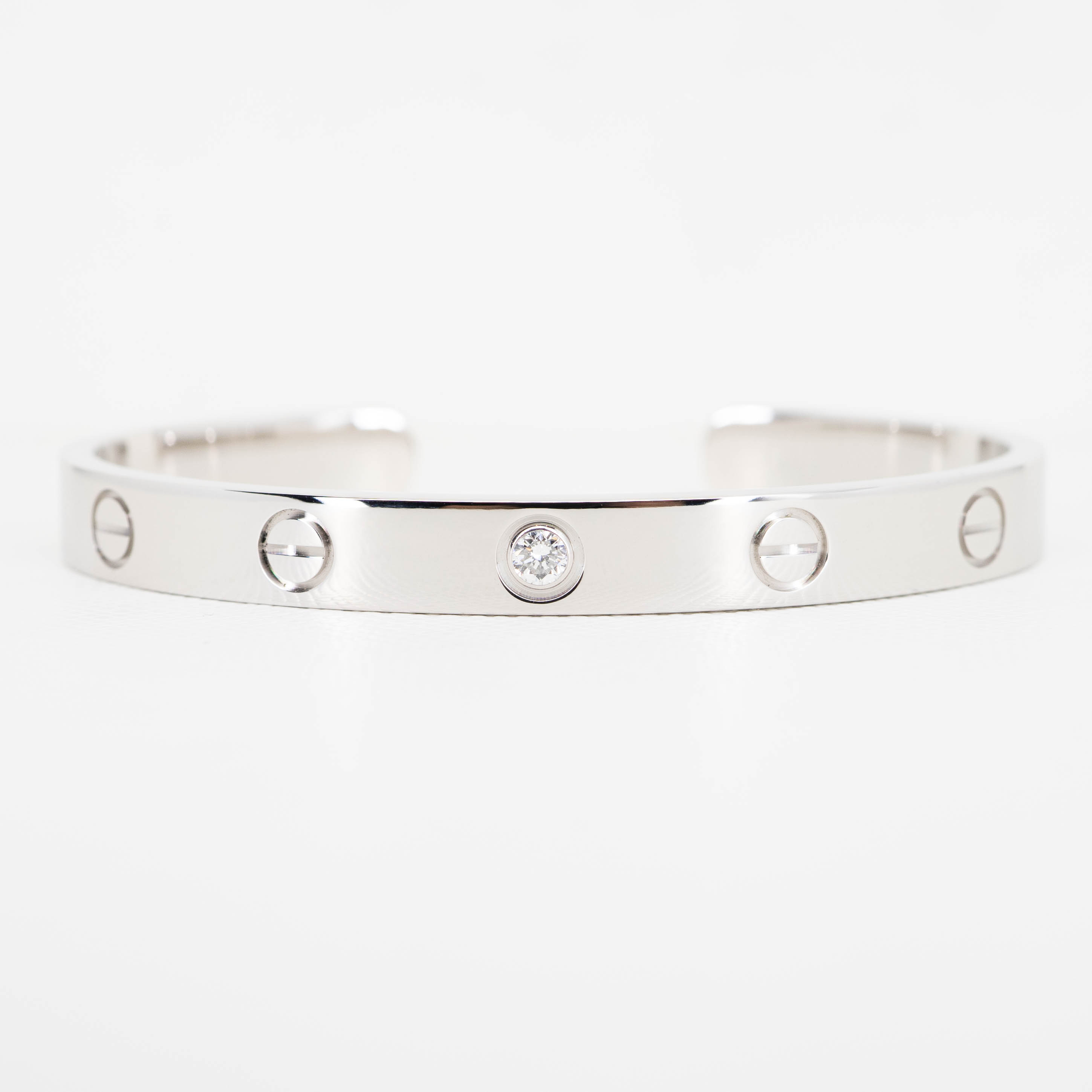 กำไล Cartier Love Cuff Bracelet with 1 Diamond ทองขาว18K ไซส์16 (Used) +กล่องและการ์ดShopไทย2021