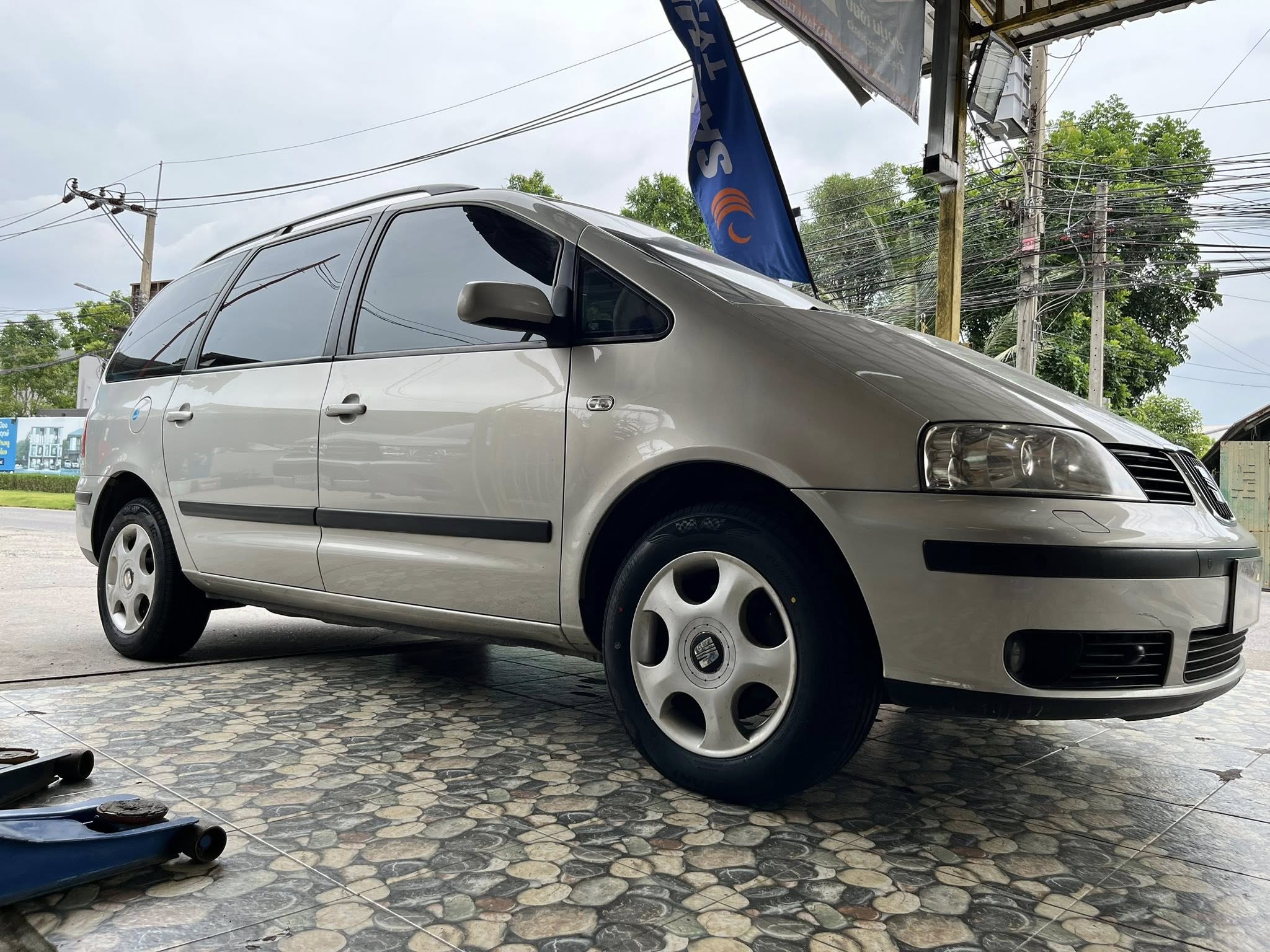 SEAT #ALHAMBRA🚘❤️💫 🛞🐘#OTANI #KC2000 215/60R16