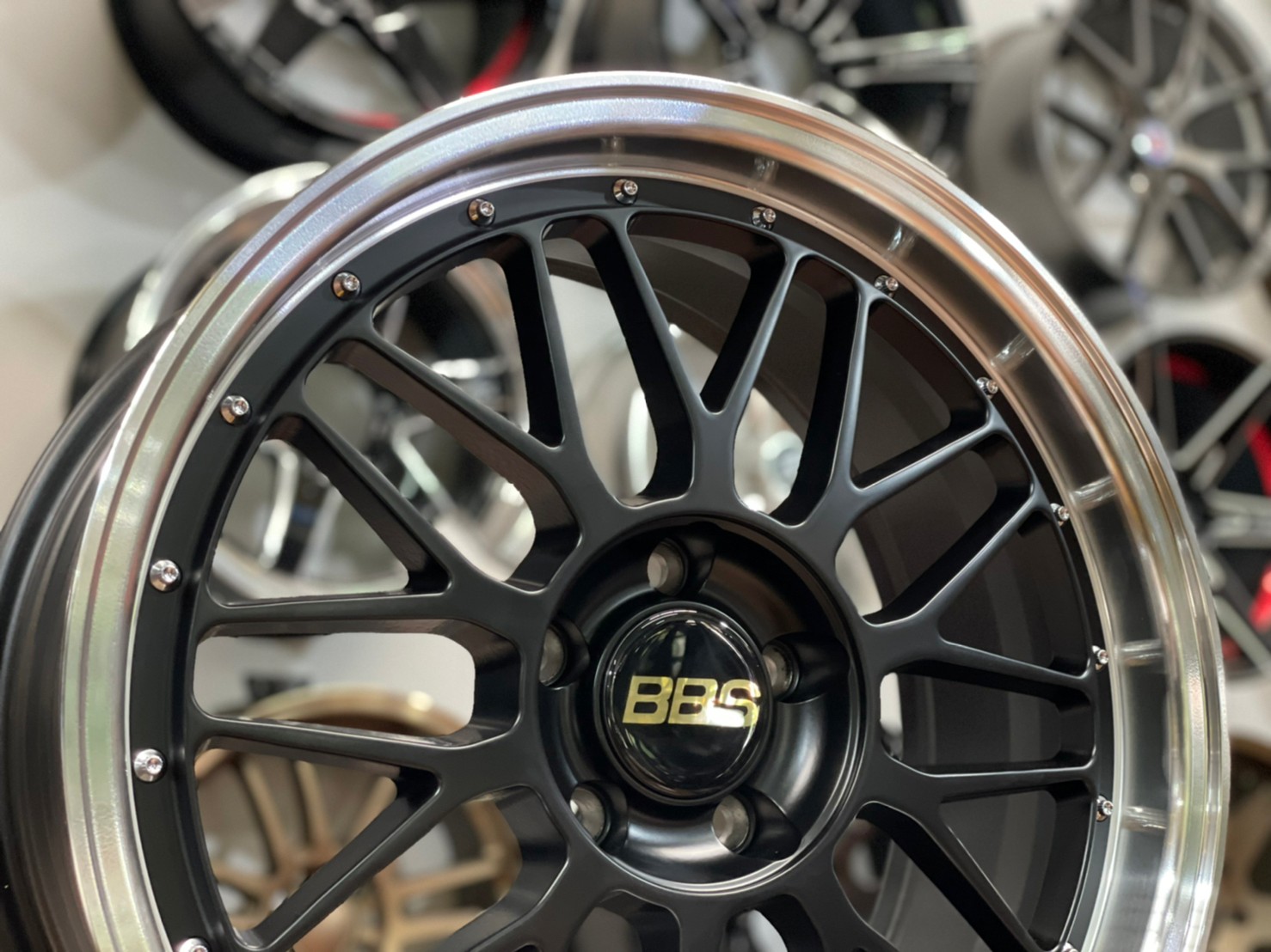 BBS LM ขอบ18 5รู114 ในสี Limited Edition 18x8 ET+35 5x114 สีดำขอบเงา หมุดเงิน