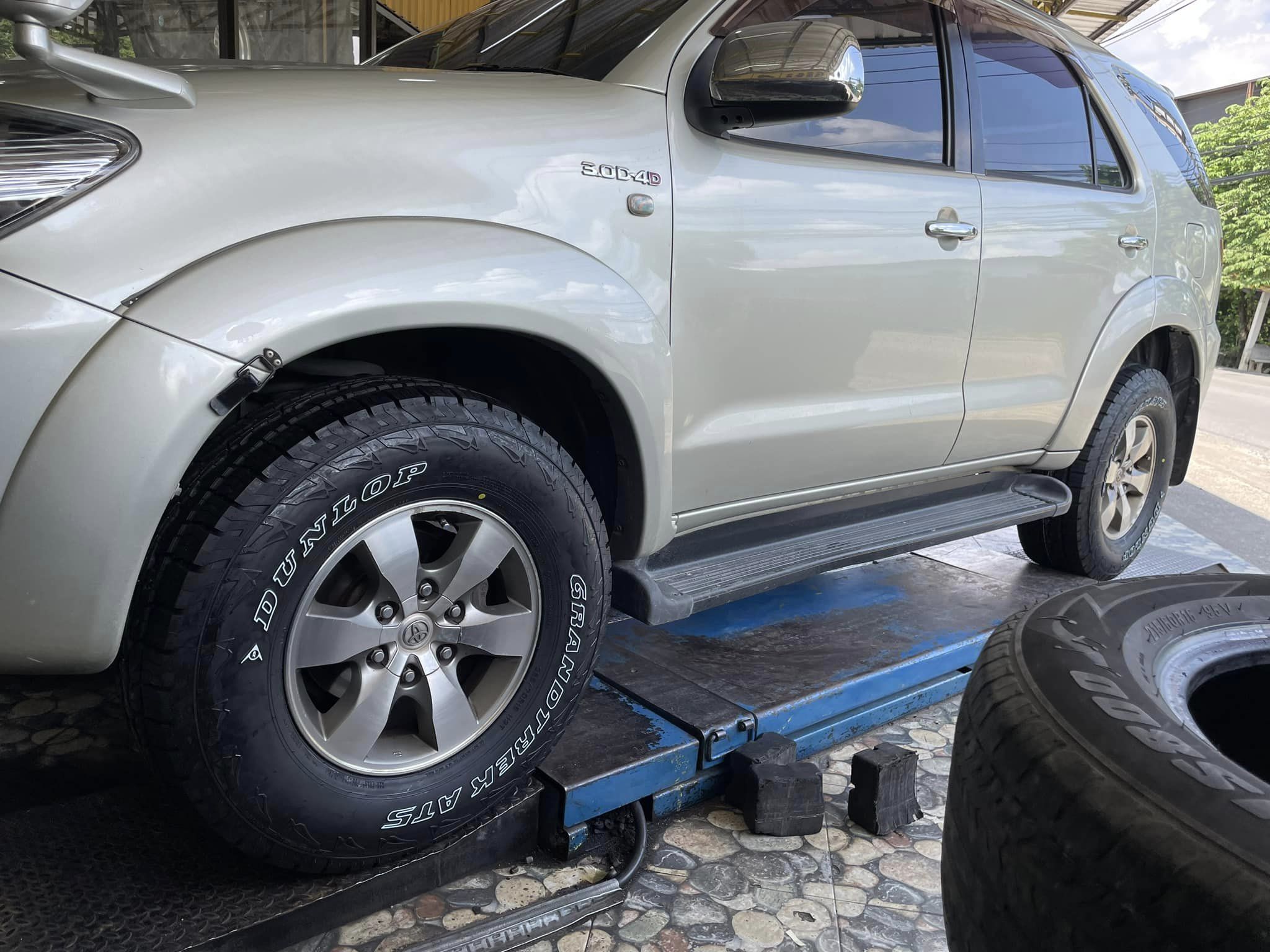 #ยางสายลุย หล่อดุดัน #TOYOTA_FORTUNER เปลี่ยนยาง #DUNLOP_AT5_265/70R16