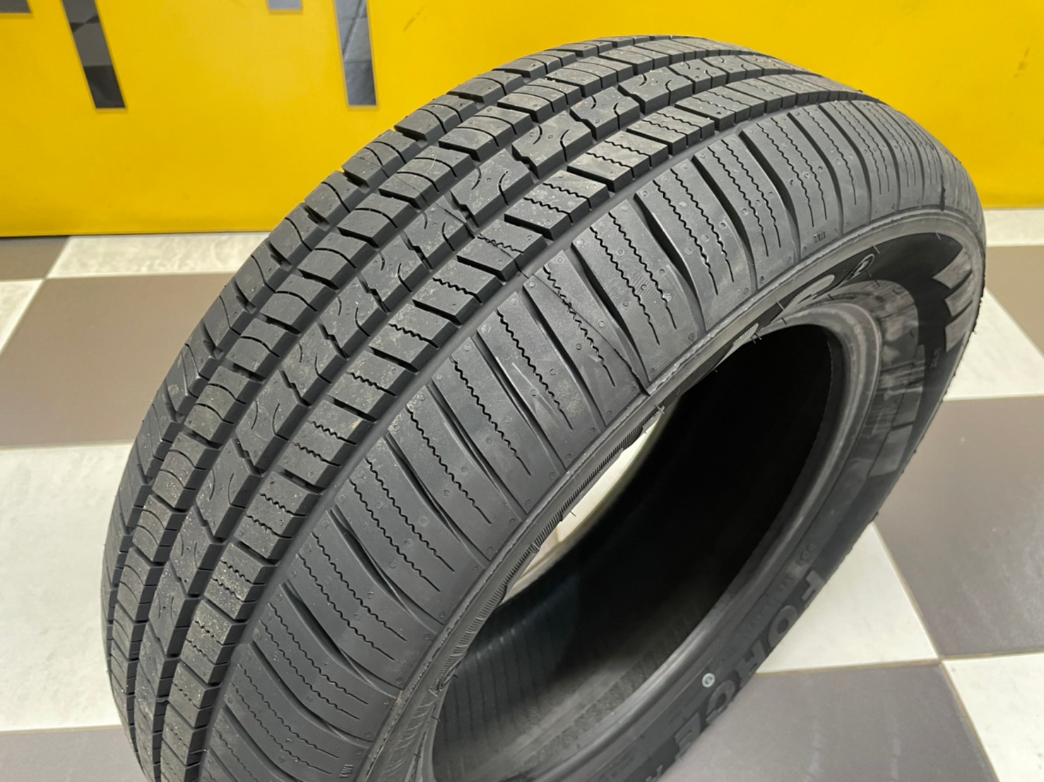 ATLAS FORCE UHP 215/60R16 ยางใหม่ปี 2022